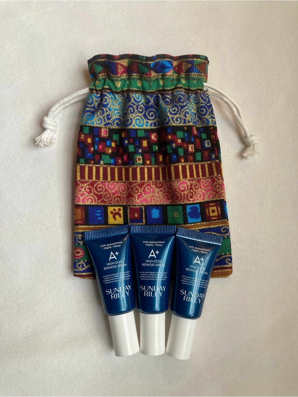 4 Pcs - Sunday Riley Mini Bundle with Patterned Drawstring Pouch - Picture 8 of 9